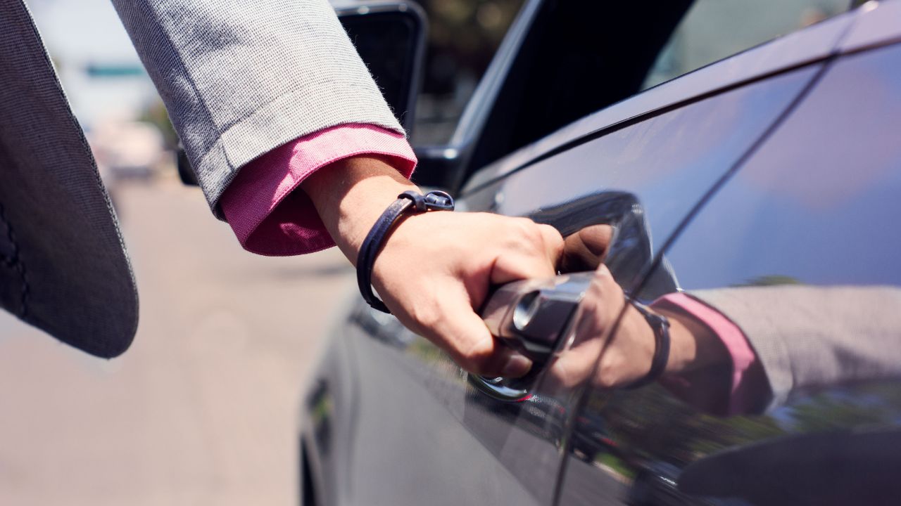 servicio cerrajero 24 horas para apertura de puertas de coche
